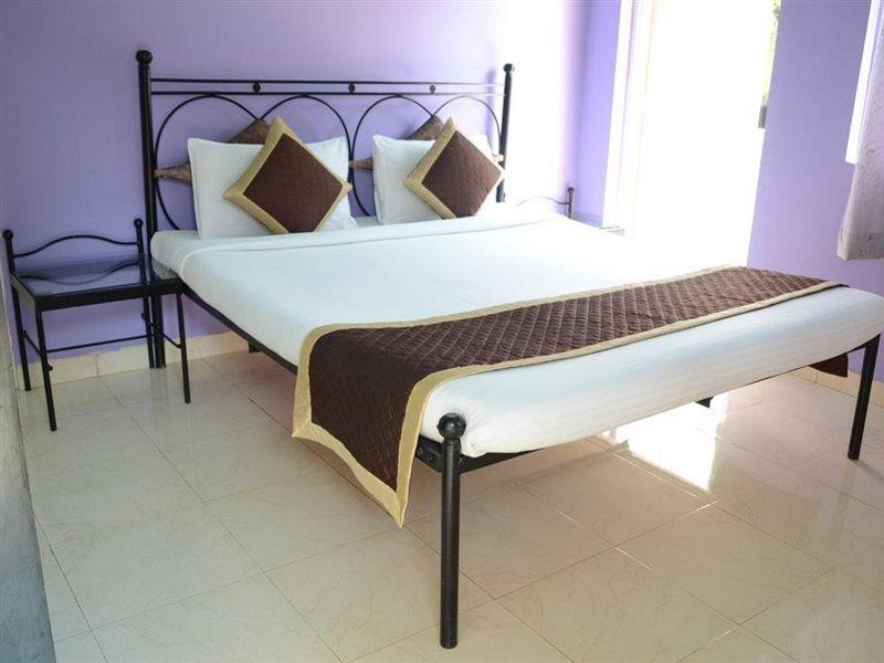 Libton Manor Hotel Candolim Bagian luar foto