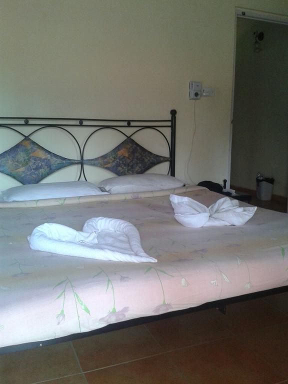 Libton Manor Hotel Candolim Bagian luar foto